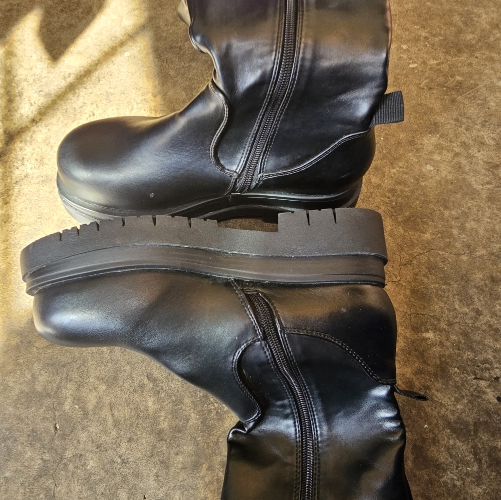 Boots - Picture 12 of 12